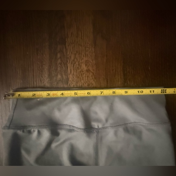 EUC Nike Dri-Fit Girls Light Gray Leggings - XL - Picture 4 of 5